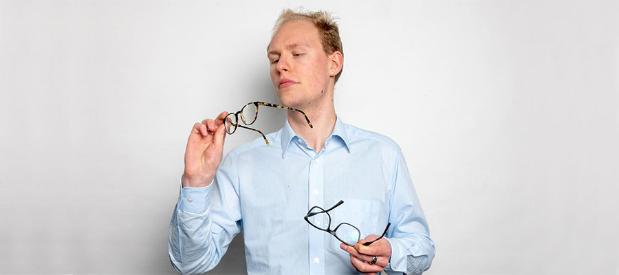 Dünne Brillengläser bei starker Kurz- oder Weitsichtigkeit und gleichzeitig leichten Gläser können zur Korrektur hoher Dioptrien (dpt) verwendet werde.