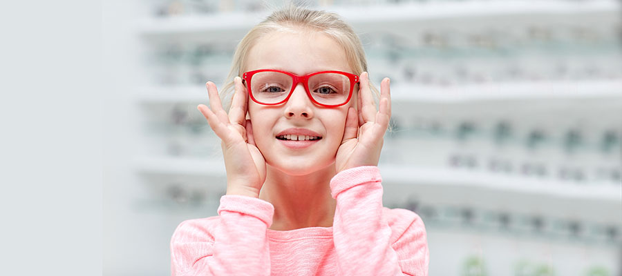 Kinderbrillen Alltag des Kindes ohne Schäden überstehen. Kinderbrille Kosten, Kinderbrille Fielmann, Kinderbrille online, Kinderbrille junge