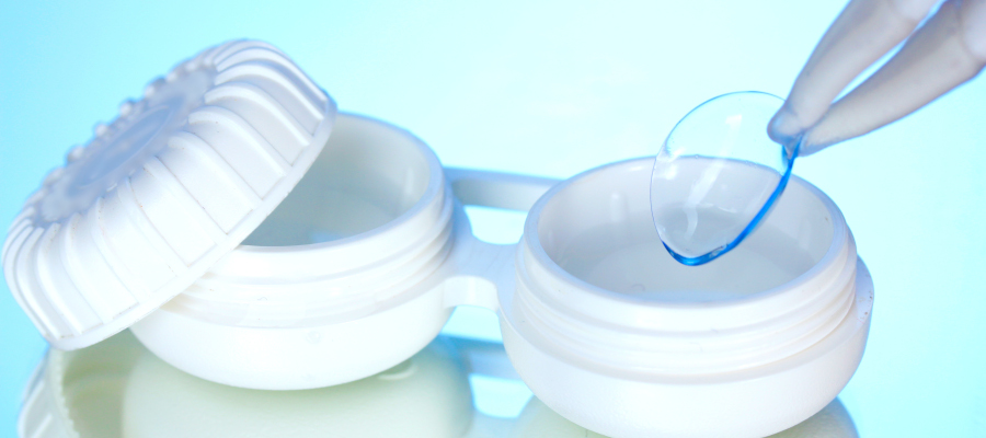 Kontaktlinsenbehälter sind in unterschiedlichen Ausführungen erhältlich. Kontaktlinsenbehälter reinigen stellt eine Herausvorderung dar.