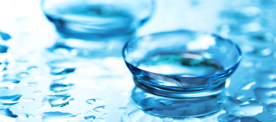 Kontaktlinsen richtig reinigen - im Lauf des Alltags setzen sich hartnäckige Ablagerungen auf Deinen Kontaktlinsen ab